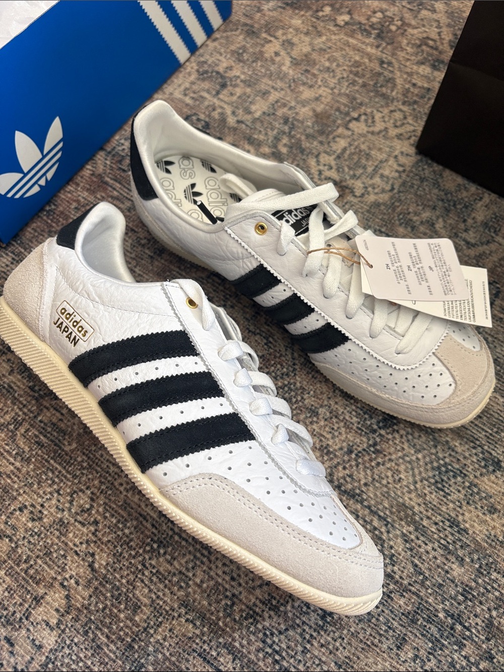 NWT adidas White Leather Sneakers with Black Stripes and Gold Logo - Picture 2 of 4